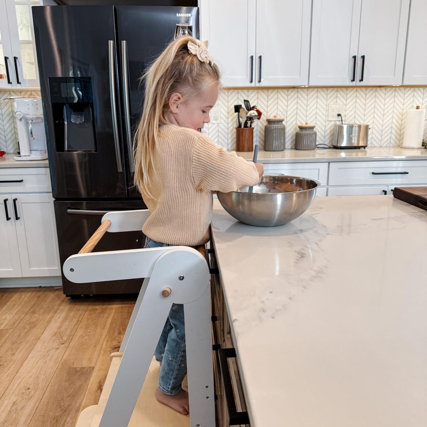 The Benefits of Kitchen Step Stools for Toddlers: Fostering Independence and Confidence