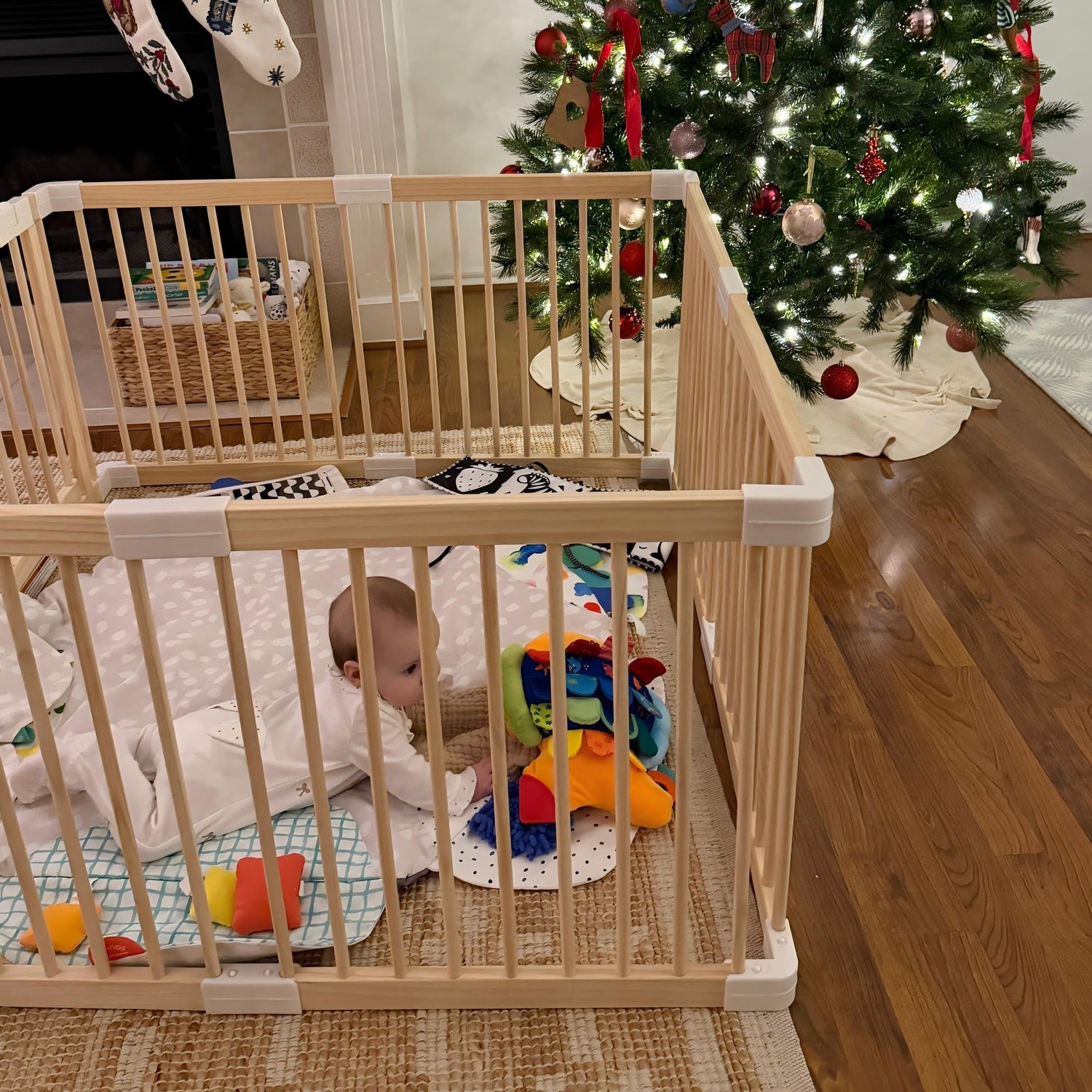 Gross Motor Skills in the First Year: What Actually Matters (And What Doesn’t)