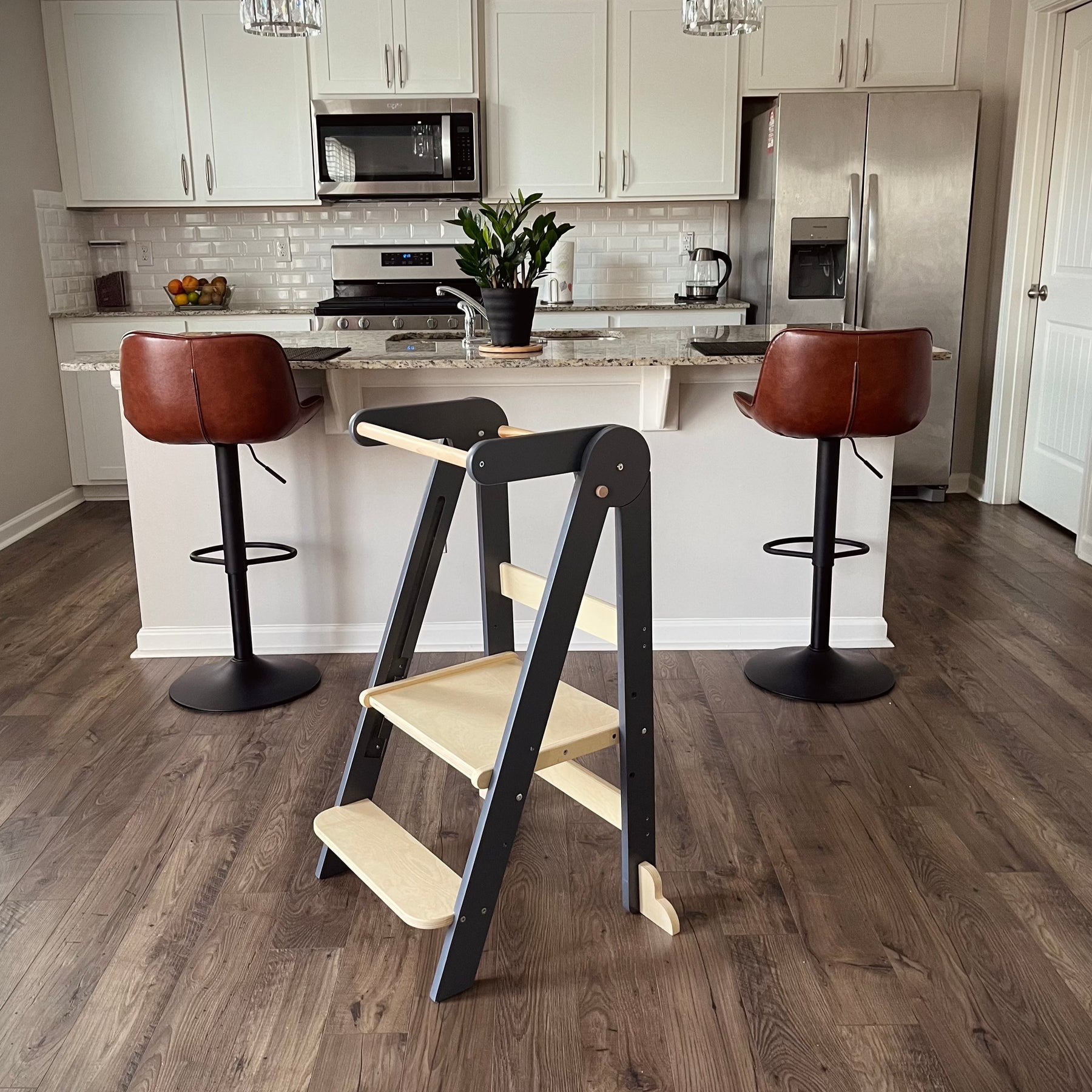 Collapsible best sale kitchen stool