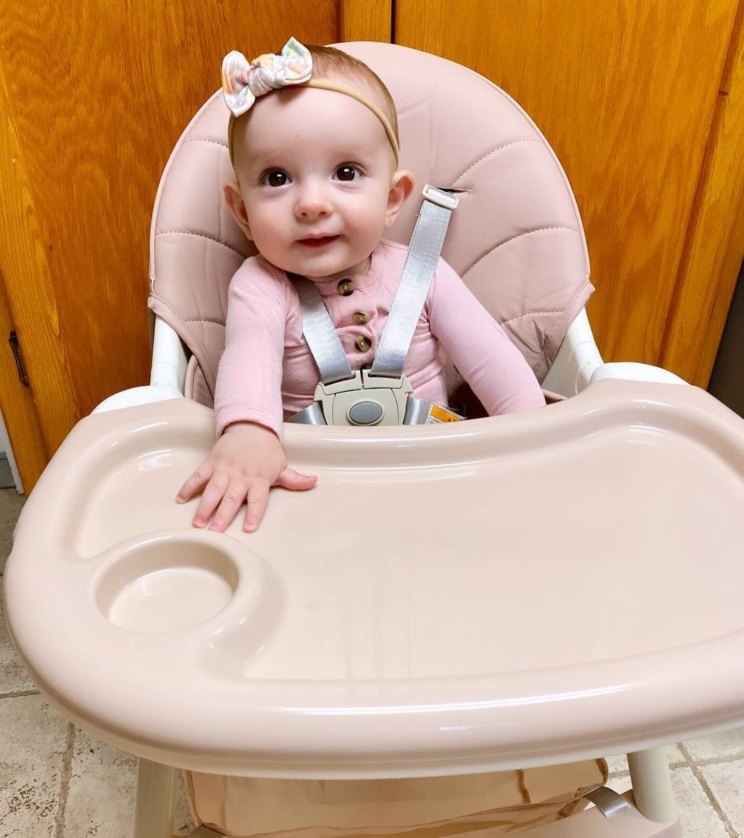 Newborn baby best sale feeding chair